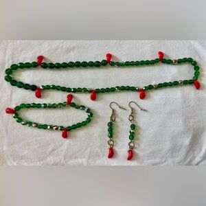 Vintage Christmas Glass Beaded set of 3: Necklace, Bracelet, Earrings